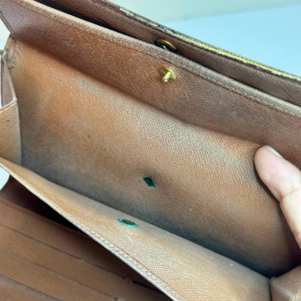 Louis Vuitton Monogram Sarah Wallet - Picture 11 of 12